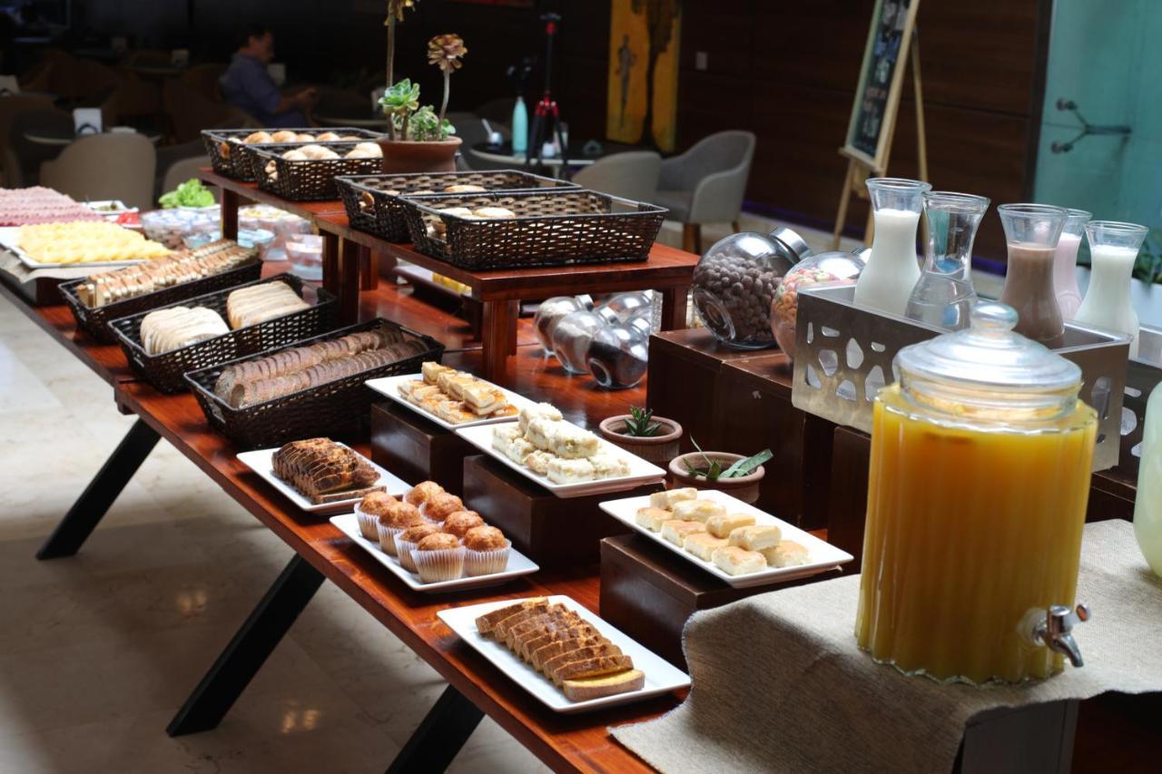 Howard Johnson La Canada Hotel & Suites コルドバ エクステリア 写真