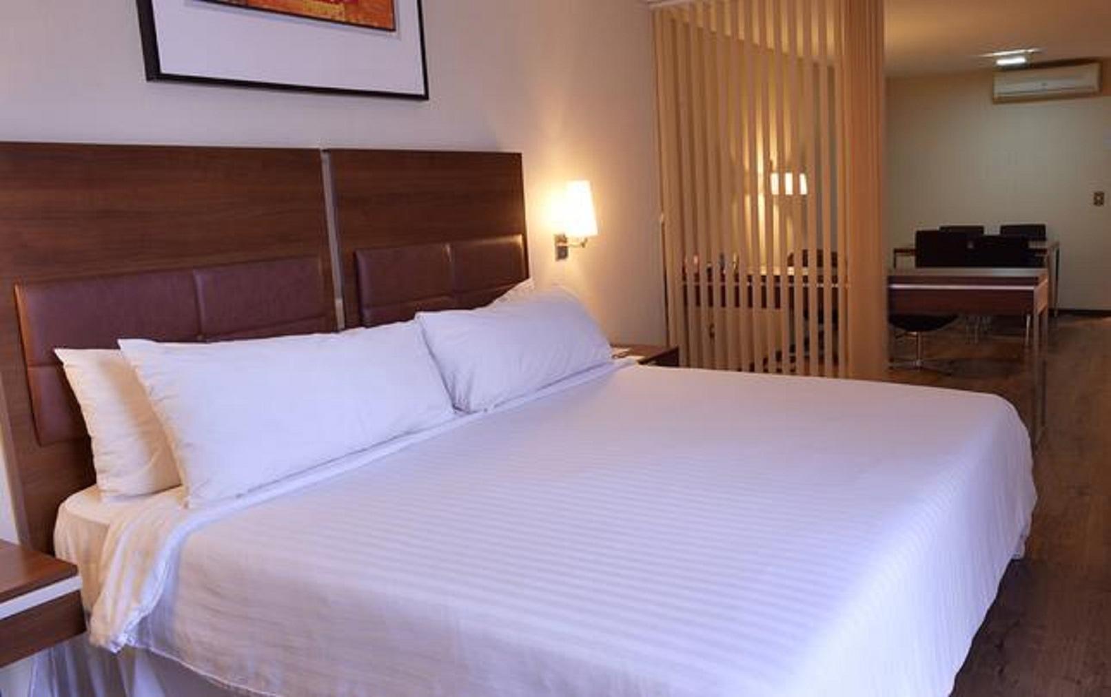 Howard Johnson La Canada Hotel & Suites コルドバ エクステリア 写真