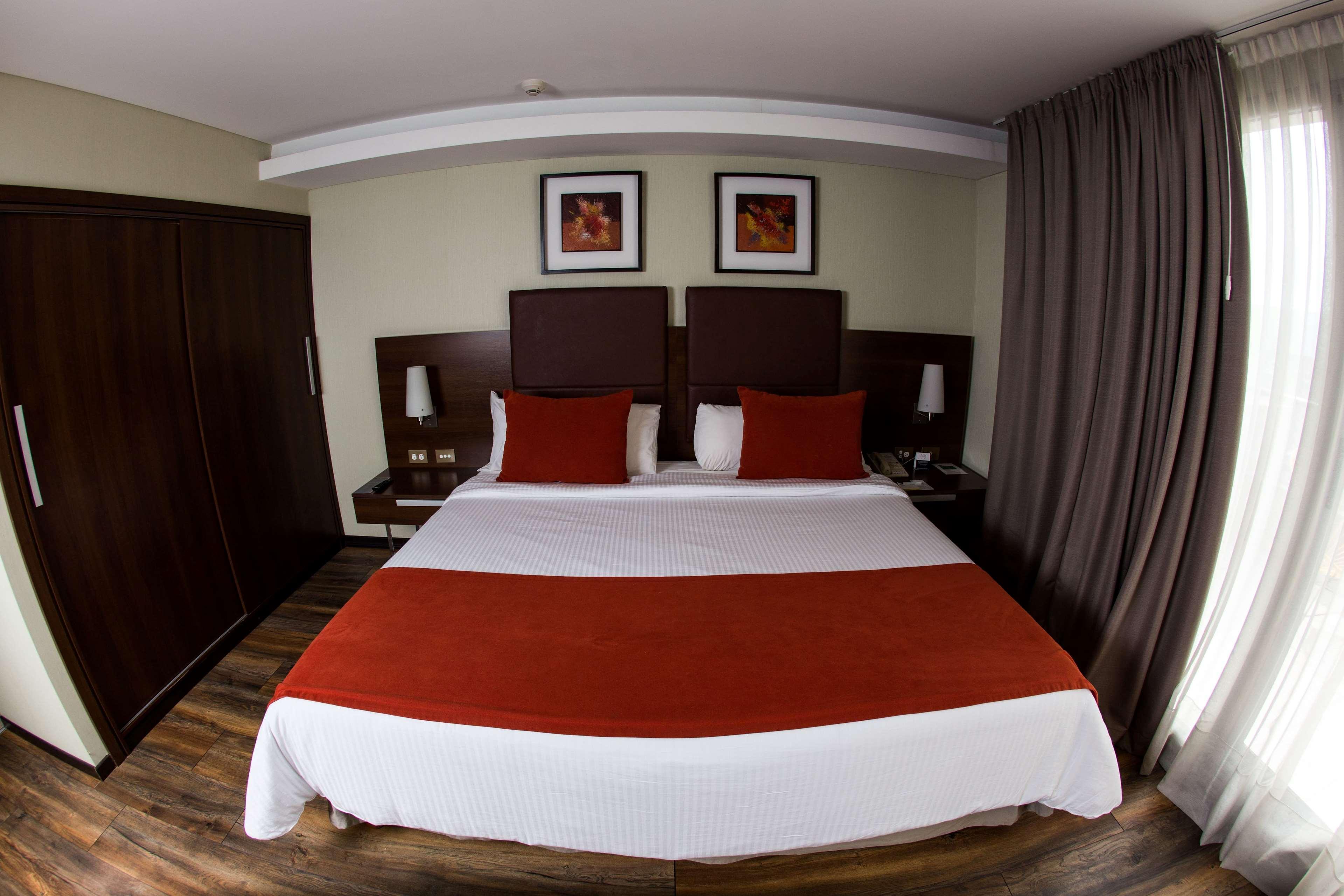 Howard Johnson La Canada Hotel & Suites コルドバ エクステリア 写真
