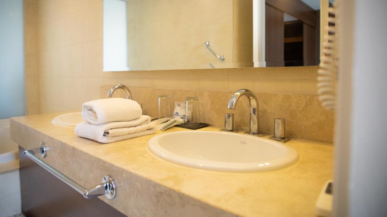Howard Johnson La Canada Hotel & Suites コルドバ エクステリア 写真