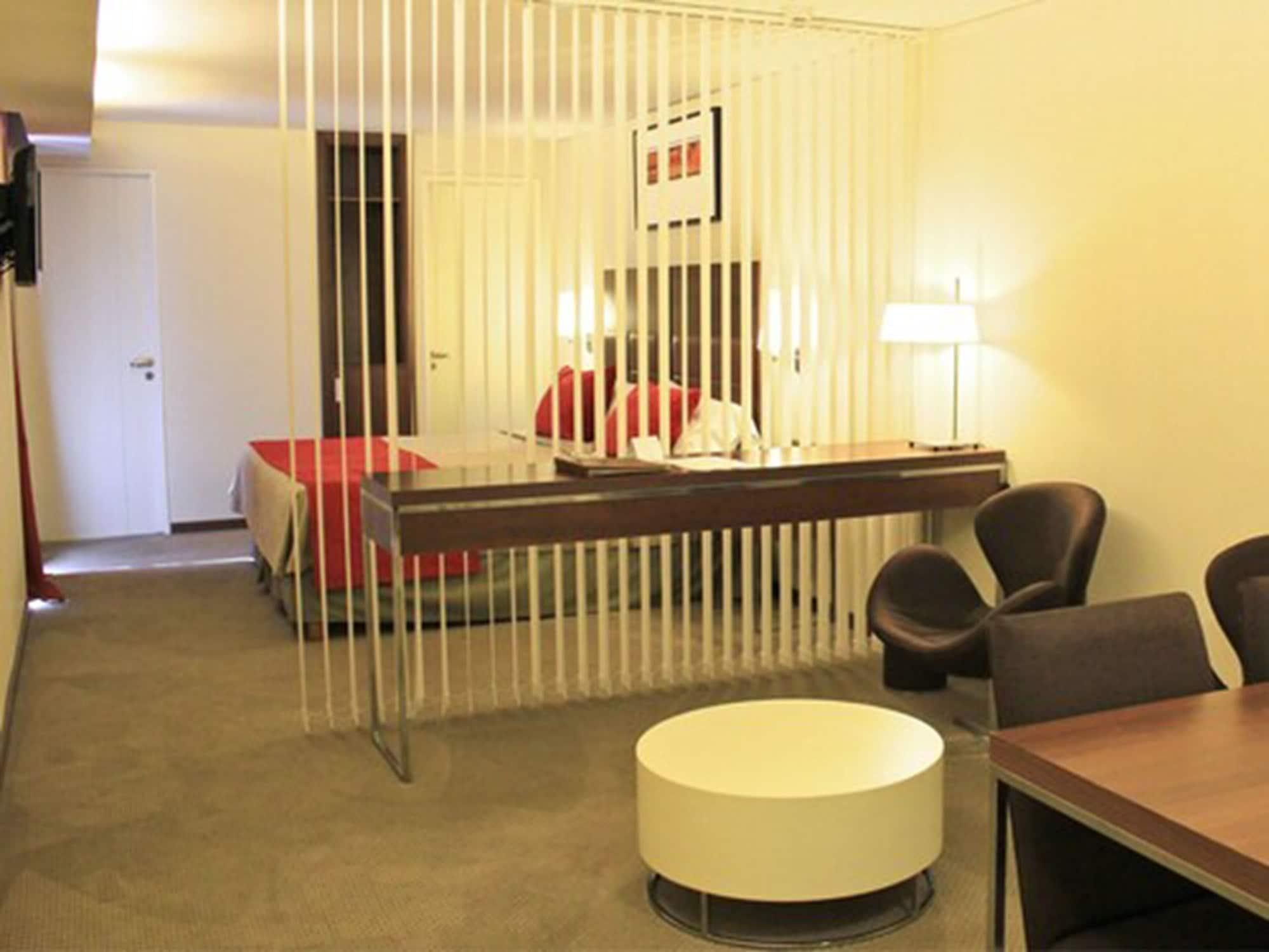 Howard Johnson La Canada Hotel & Suites コルドバ エクステリア 写真