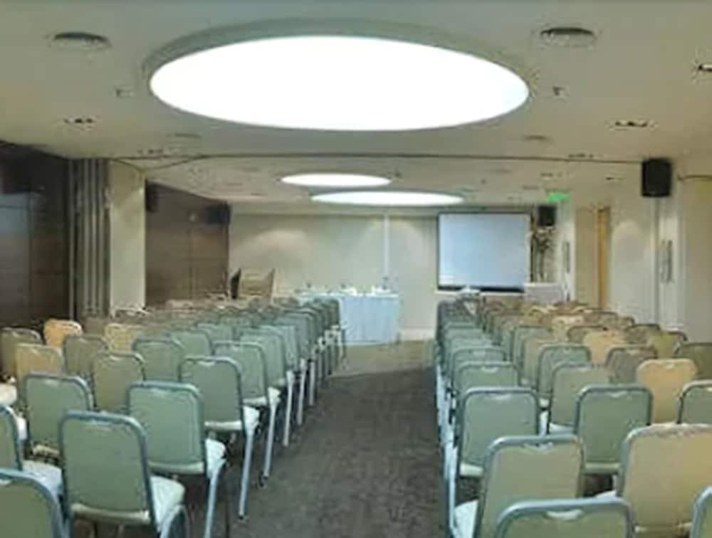Howard Johnson La Canada Hotel & Suites コルドバ ビジネス 写真