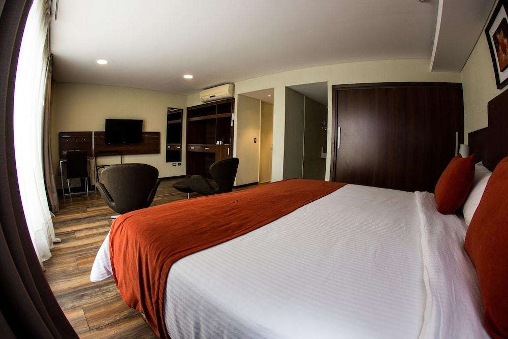 Howard Johnson La Canada Hotel & Suites コルドバ エクステリア 写真