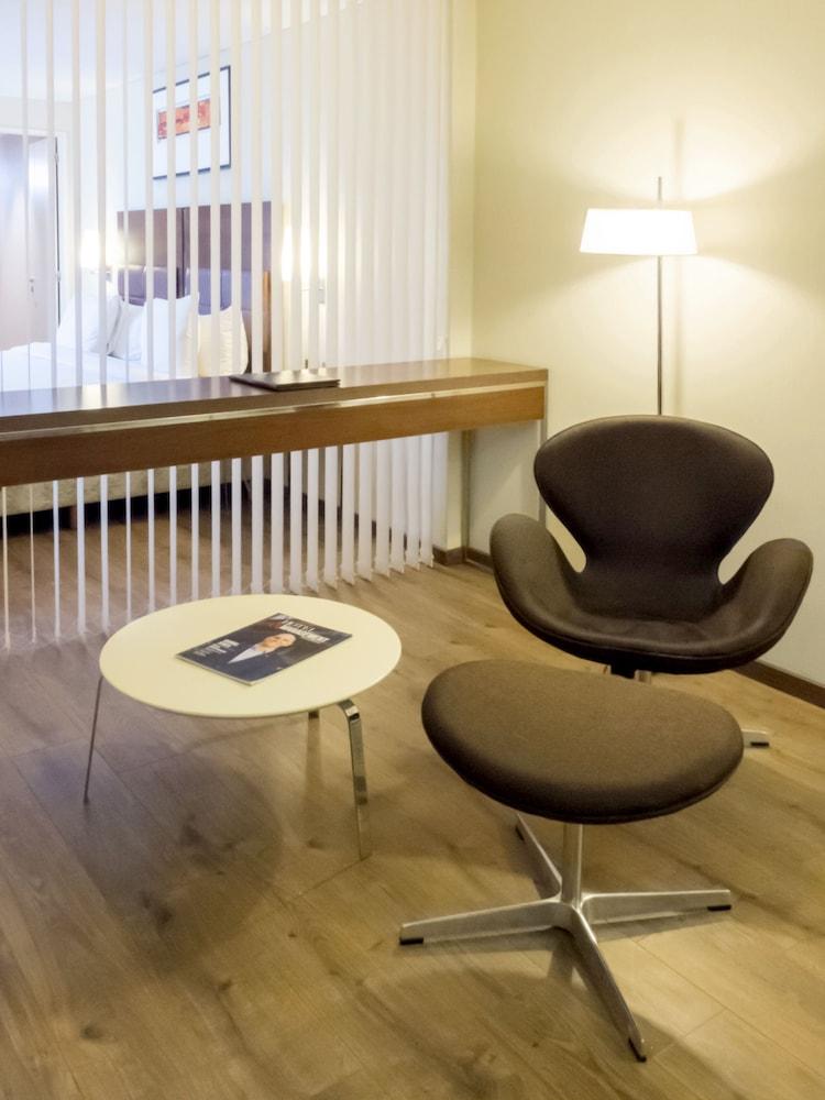 Howard Johnson La Canada Hotel & Suites コルドバ エクステリア 写真