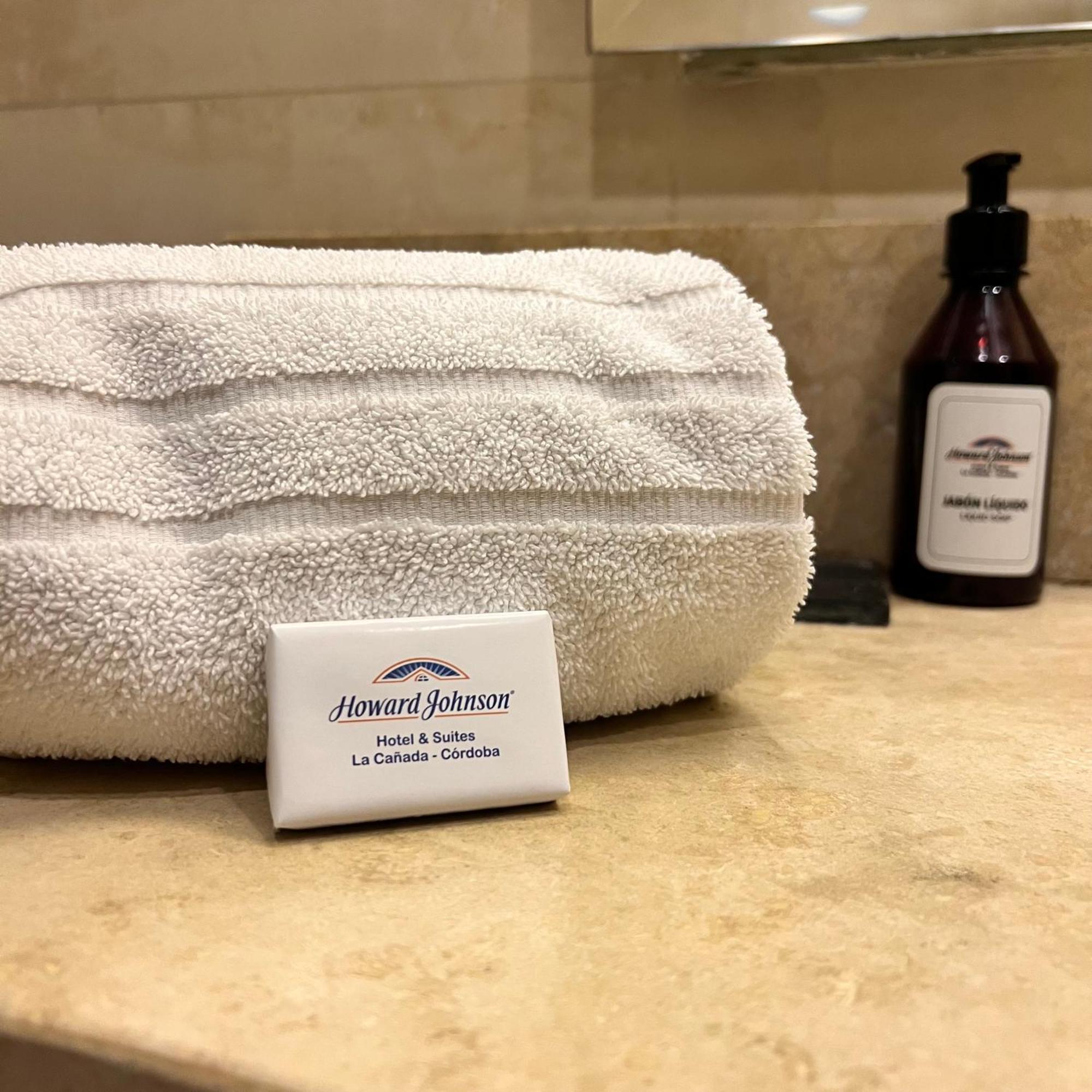 Howard Johnson La Canada Hotel & Suites コルドバ エクステリア 写真