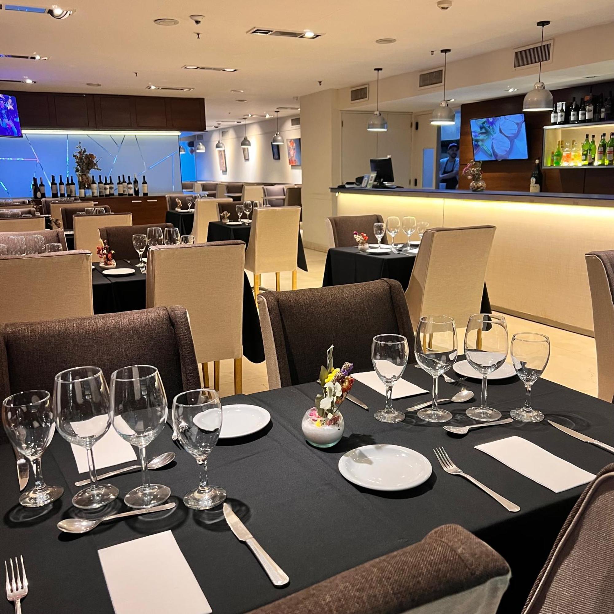 Howard Johnson La Canada Hotel & Suites コルドバ エクステリア 写真
