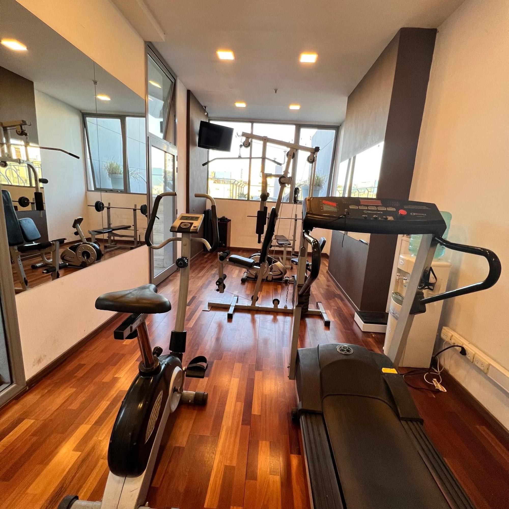 Howard Johnson La Canada Hotel & Suites コルドバ エクステリア 写真