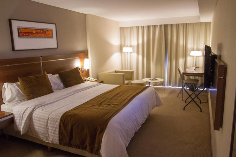 Howard Johnson La Canada Hotel & Suites コルドバ エクステリア 写真